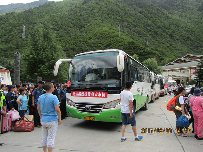 前往九寨溝抗震救災輸送旅客